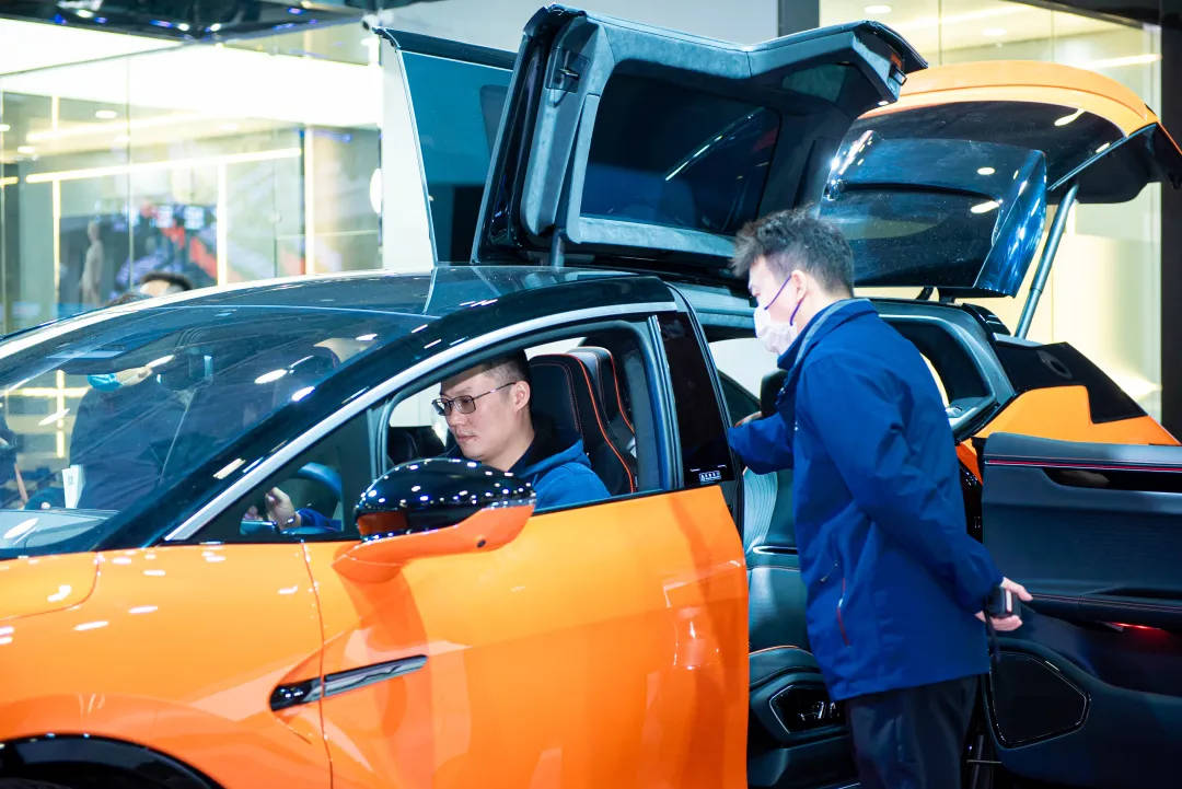 包含赛地聚焦——NBA总决赛集结日热度飙升,尤文图斯再遭质疑,底气十足,轮换策略被讨论的词条 包含赛地聚焦——NBA总决赛集结日热度飙升,尤文图斯再遭质疑,底气十足,轮换策略被讨论的词条